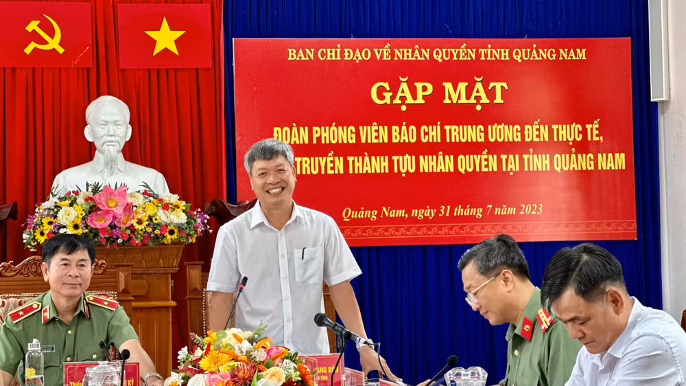 Đồng chí Hồ Quang Bửu, Tỉnh ủy viên, Phó Chủ tịch UBND tỉnh Quảng Nam phát biểu tại cuộc gặp mặt. Đồng chí Hồ Quang Bửu, Tỉnh ủy viên, Phó Chủ tịch UBND tỉnh Quảng Nam phát biểu tại cuộc gặp mặt.