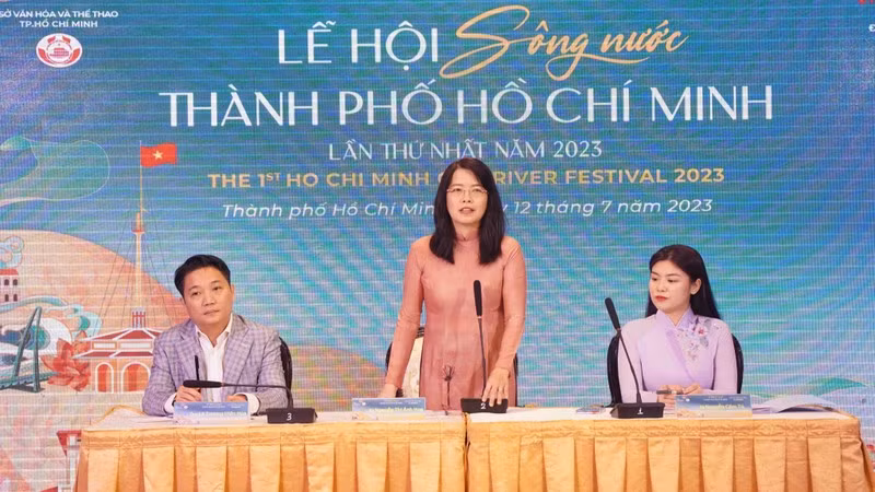 Ban tổ chức buổi họp báo thông tin về sự kiện.