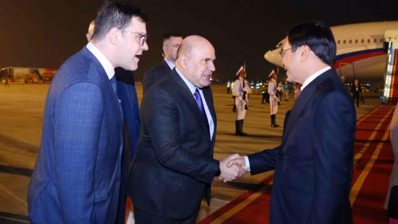 Thủ tướng Chính phủ Liên bang Nga Mikhail Vladimirovich Mishustin tới sân bay quốc tế Nội Bài, Hà Nội, bắt đầu chuyến thăm chính thức Việt Nam. (Ảnh: Phạm Kiên/TTXVN) Thủ tướng Chính phủ Liên bang Nga Mikhail Vladimirovich Mishustin tới sân bay quốc tế Nội Bài, Hà Nội, bắt đầu chuyến thăm chính thức Việt Nam. (Ảnh: Phạm Kiên/TTXVN)