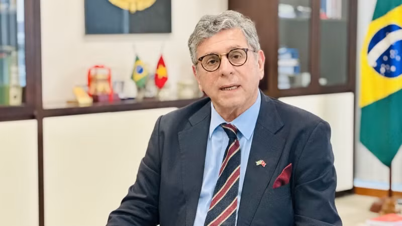 Đại sứ Brazil tại Việt Nam Marco Farani trả lời phỏng vấn báo chí. (Ảnh: Việt Đức/ TTXVN)