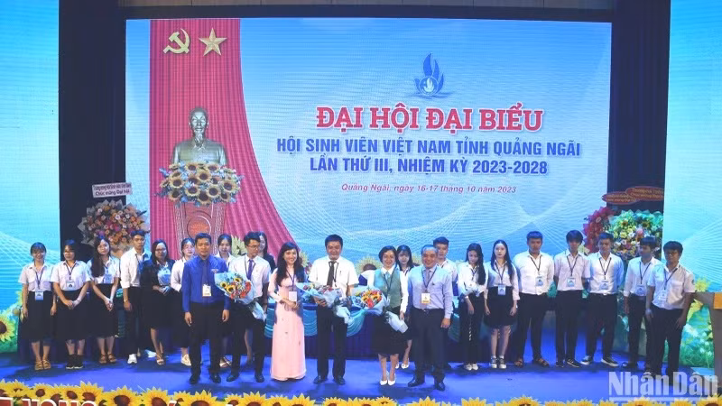 Ban Chấp hành Hội Sinh viên Việt Nam tỉnh Quảng Ngãi khóa 3, nhiệm kỳ 2023-2028 ra mắt trước Đại hội. 