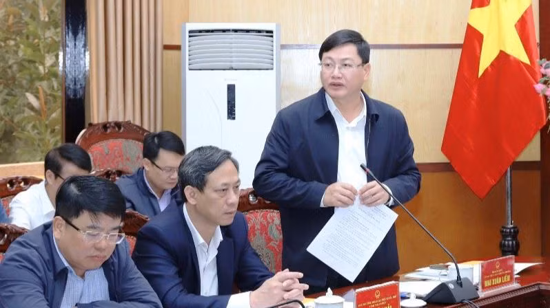 Phó Chủ tịch Ủy ban nhân dân tỉnh Thanh Hóa Mai Xuân Liêm phát biểu tại phiên họp.