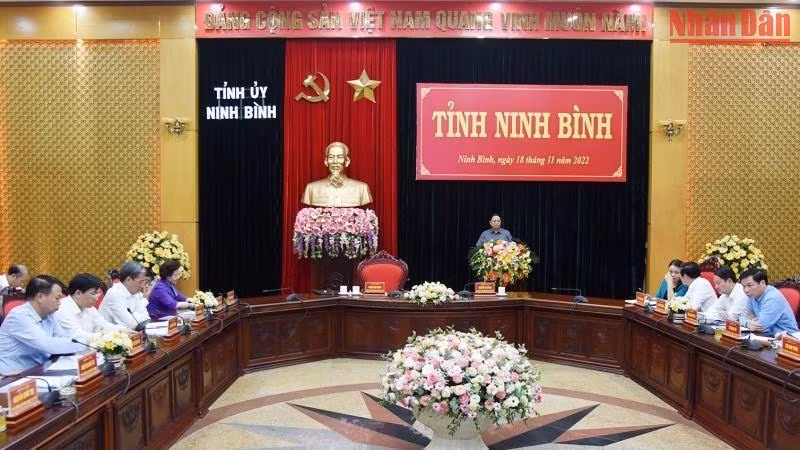 Thủ tướng Chính phủ Phạm Minh Chính làm việc với Ban Thường vụ Tỉnh ủy Ninh Bình về kết quả thực hiện nhiệm vụ năm 2022, phương hướng, nhiệm vụ năm 2023 và các năm tiếp theo. (Ảnh: Trần Hải)