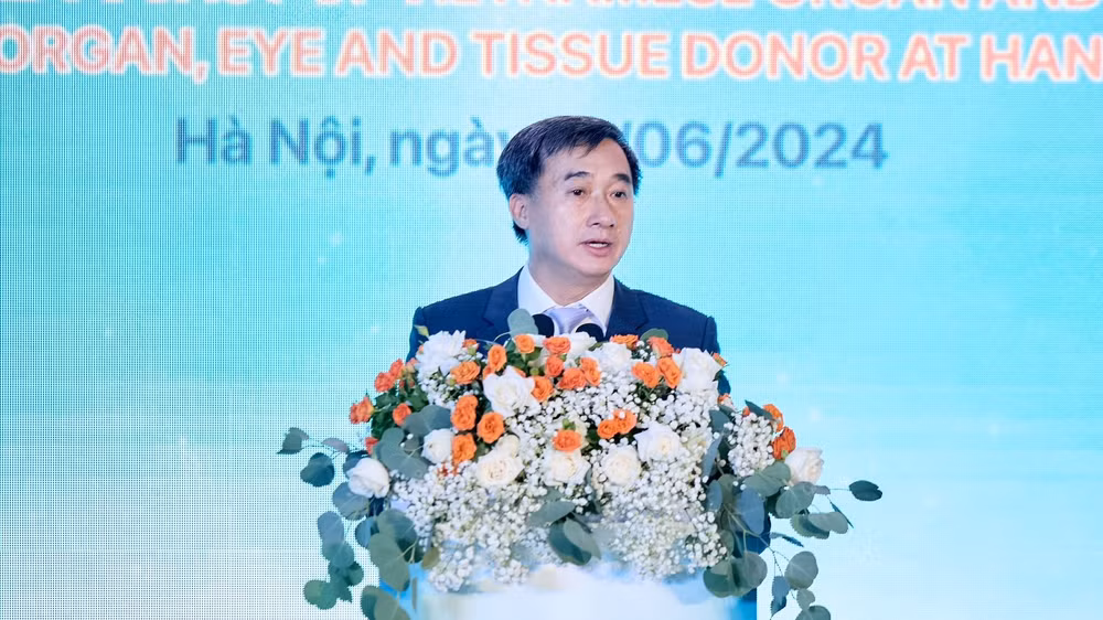 Thứ trưởng Y tế Trần Văn Thuấn phát biểu ý kiến tại buổi lễ.