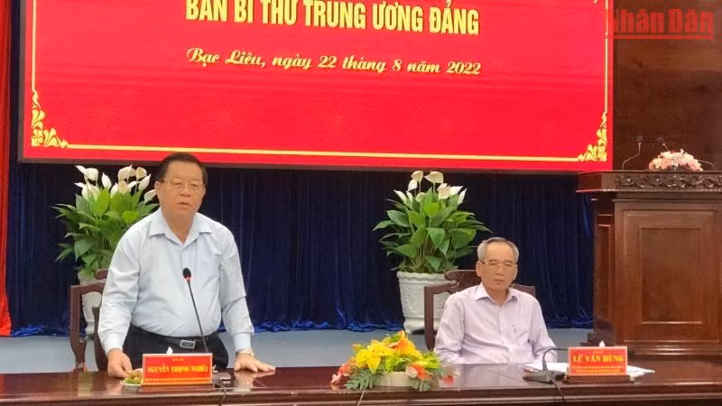 Đồng chí Nguyễn Trọng Nghĩa phát biểu ý kiến chỉ đạo tại buổi làm việc với Ban Thường vụ Tỉnh ủy Bạc Liêu. (Ảnh Trọng Duy) Đồng chí Nguyễn Trọng Nghĩa phát biểu ý kiến chỉ đạo tại buổi làm việc với Ban Thường vụ Tỉnh ủy Bạc Liêu. (Ảnh Trọng Duy)