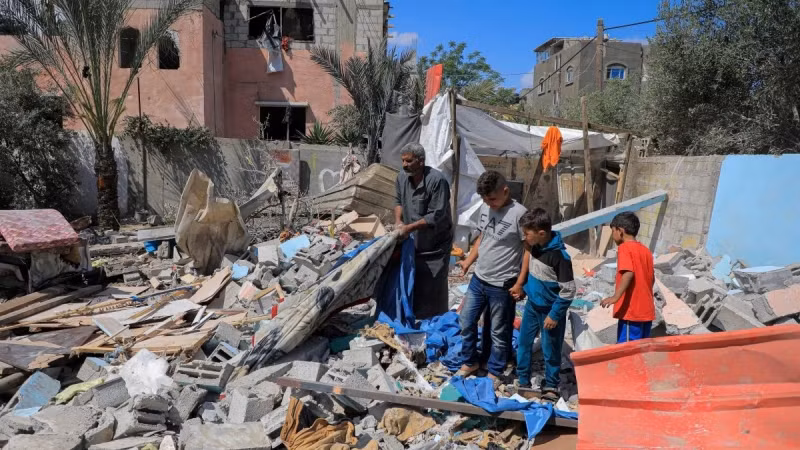 Những ngôi nhà bị phá hủy do cuộc xung đột Hamas-Israel tại thành phố Rafah, Dải Gaza, ngày 7/5/2024. (Ảnh: THX/TTXVN)
