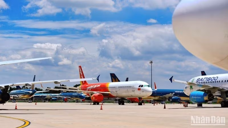 Chuyến bay chậm từ 5 giờ trở lên, trường hợp hành khách không yêu cầu hãng thực hiện nghĩa vụ theo quy định mà yêu cầu hoàn trả tiền vé, hãng phải hoàn trả toàn bộ tiền vé hoặc hoàn trả tiền phần vé chưa sử dụng theo sự lựa chọn của hành khách.