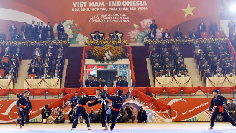 Màn biểu diễn võ thuật cổ truyền Việt Nam của các võ sinh. (Ảnh: Thống Nhất/TTXVN) Màn biểu diễn võ thuật cổ truyền Việt Nam của các võ sinh. (Ảnh: Thống Nhất/TTXVN)