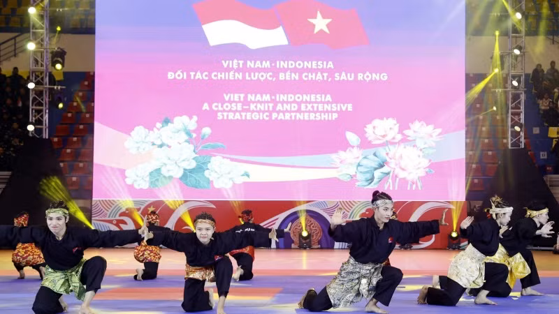 Màn biểu diễn Pencak Silat - môn võ đặc trưng của Indonesia. (Ảnh: Thống Nhất/TTXVN) Màn biểu diễn Pencak Silat - môn võ đặc trưng của Indonesia. (Ảnh: Thống Nhất/TTXVN)