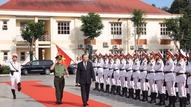 Tổng Bí thư Tô Lâm thăm và làm việc với Công an tỉnh Bình Phước. (Ảnh: Thống Nhất/TTXVN) Tổng Bí thư Tô Lâm thăm và làm việc với Công an tỉnh Bình Phước. (Ảnh: Thống Nhất/TTXVN)