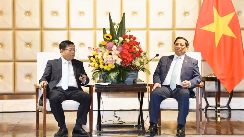 Thủ tướng Phạm Minh Chính tiếp ông Lâu Tề Lương, Chủ tịch Hội đồng quản trị kiêm Tổng Giám đốc Tập đoàn Thông tin tín hiệu đường sắt Trung Quốc (CRSC).