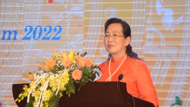 Đồng chí Lê Thị Thủy, Ủy viên Ban chấp hành Trung ương Đảng, Bí thư tỉnh ủy Hà Nam phát biểu tại Hội nghị. Đồng chí Lê Thị Thủy, Ủy viên Ban chấp hành Trung ương Đảng, Bí thư tỉnh ủy Hà Nam phát biểu tại Hội nghị.