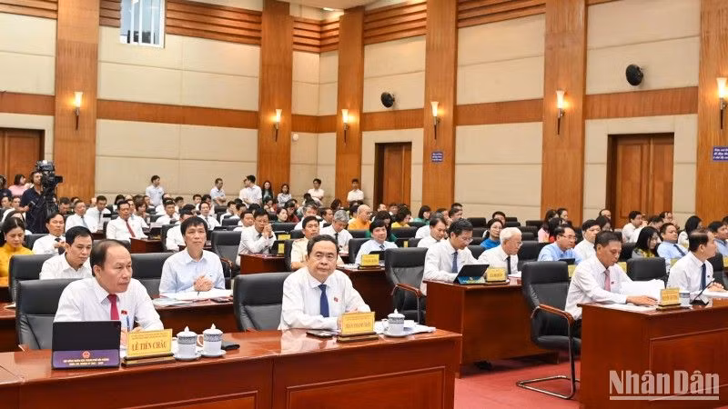 Chủ tịch Quốc hội Trần Thanh Mẫn; Bí thư Thành ủy Hải Phòng Lê Tiến Châu và các đại biểu dự khai mạc kỳ họp. (Ảnh Duy Linh)