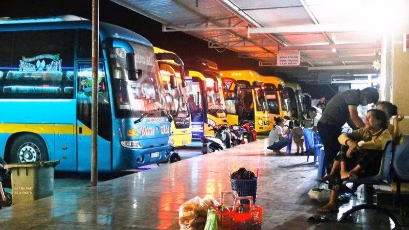 Các đơn vị chức năng kiểm tra việc giảm giá cước và cấp lệnh xuất bến tùy theo tuyến vận chuyển hành khách liên tỉnh và Thành phố Hồ Chí Minh.