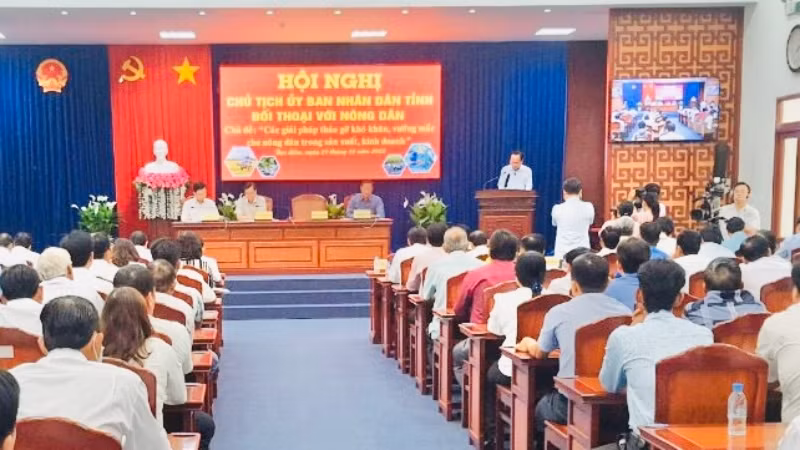 Hơn 100 đại biểu là nông dân, các hộ sản xuất tại cơ sở dự Hội nghị.