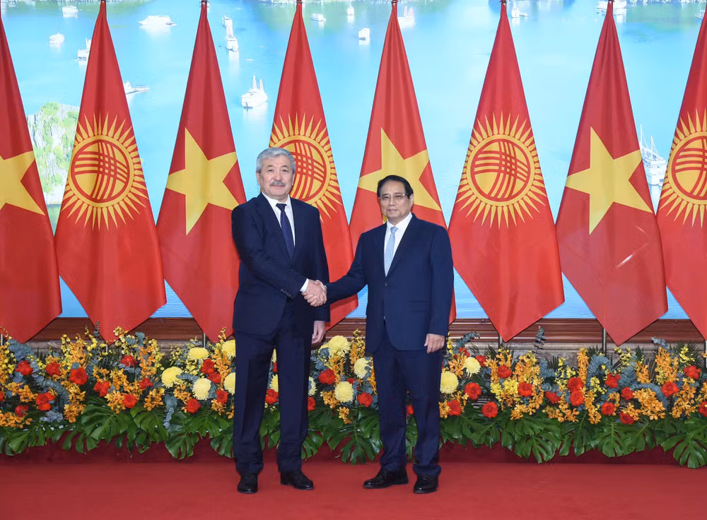 Thủ tướng Phạm Minh Chính và Thủ tướng Kyrgyzstan Adylbek Kasimalyev. (Ảnh: TRẦN HẢI) Thủ tướng Phạm Minh Chính và Thủ tướng Kyrgyzstan Adylbek Kasimalyev. (Ảnh: TRẦN HẢI)