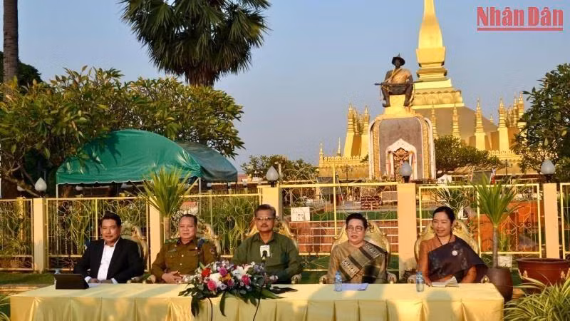 Đại diện Ban Tổ chức Lễ hội Thạt Luổng năm 2022 thông tin tại họp báo. (Ảnh: Nguyễn Hải Tiến)