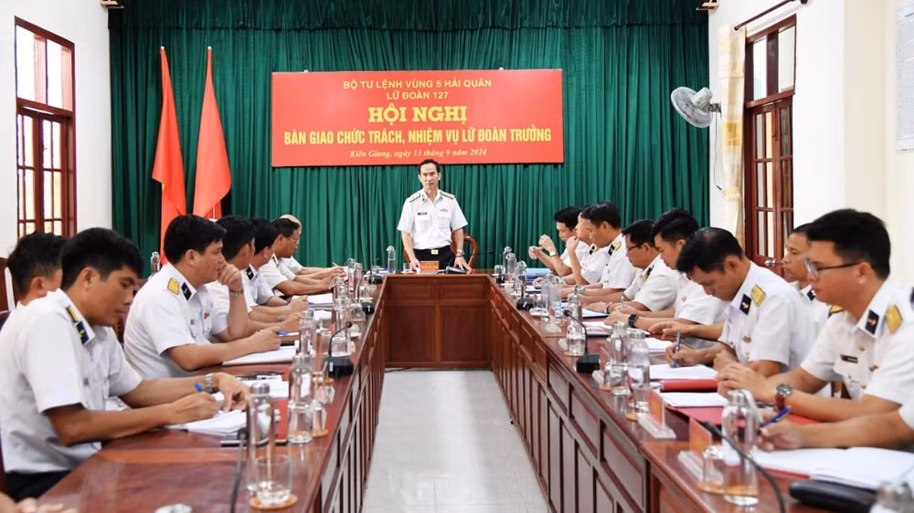 Hội nghị bàn giao chức trách nhiệm vụ Lữ đoàn trưởng Lữ đoàn 127 Hải quân.