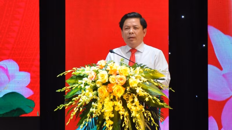Đồng chí Nguyễn Văn Thể, Ủy viên Trung ương Đảng, Bí thư Đảng ủy Khối phát biểu kết luận Hội nghị.