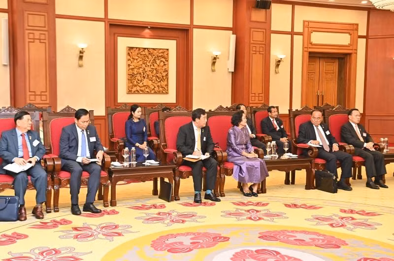 Đoàn đại biểu Quốc hội Vương quốc Campuchia. Đoàn đại biểu Quốc hội Vương quốc Campuchia.
