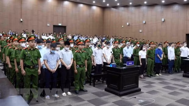 Các bị cáo nghe Hội đồng xét xử tuyên án. (Ảnh: Phạm Kiên/TTXVN) Các bị cáo nghe Hội đồng xét xử tuyên án. (Ảnh: Phạm Kiên/TTXVN)