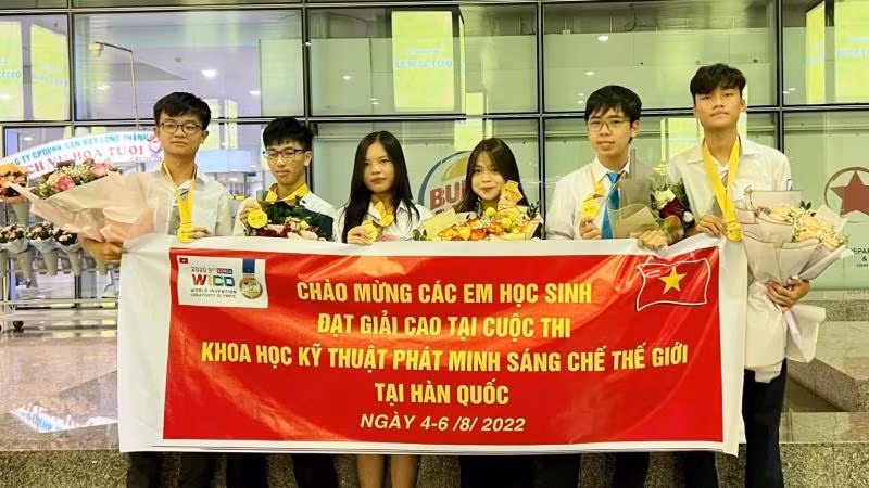 Các em học sinh Việt Nam tham dự Kỳ thi WICO 2022.