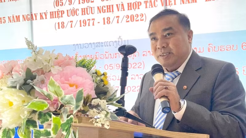 Đồng chí Lonphanh Phaodavanh, đại diện Tổng Lãnh sự Lào tại Thành phố Hồ Chí Minh phát biểu tại buổi khai mạc. Đồng chí Lonphanh Phaodavanh, đại diện Tổng Lãnh sự Lào tại Thành phố Hồ Chí Minh phát biểu tại buổi khai mạc.