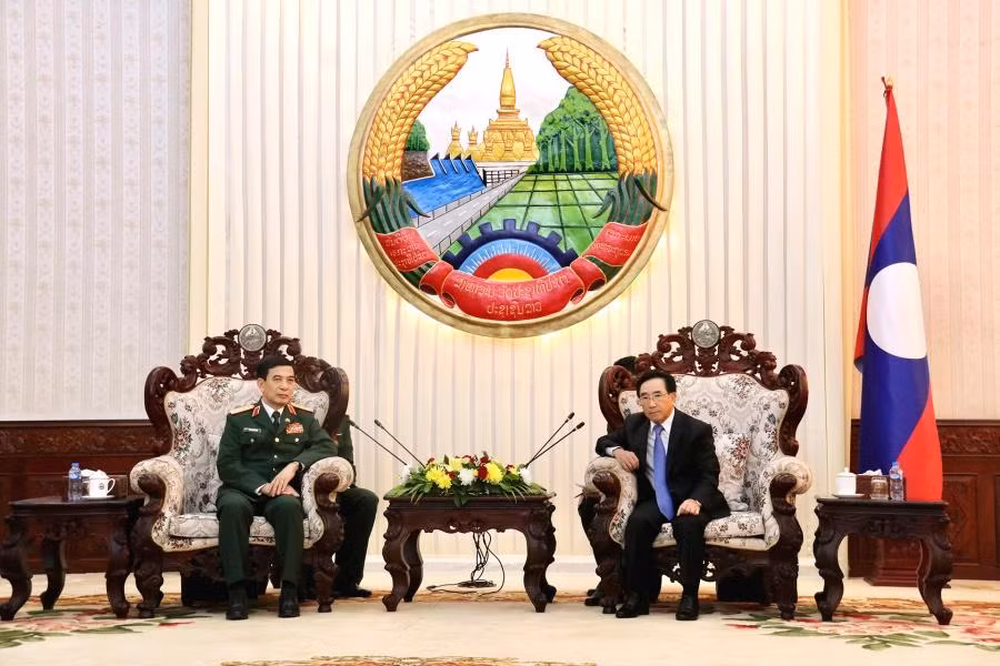 Thủ tướng Chính phủ Lào Phankham Viphavanh tiếp Đại tướng Phan Văn Giang. (Ảnh: Trịnh Dũng)