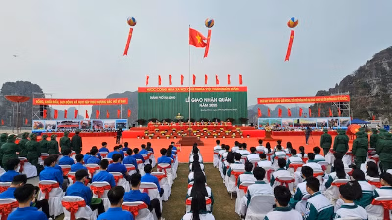 Quang cảnh lễ giao nhận quân năm 2025 của thành phố Hạ Long.