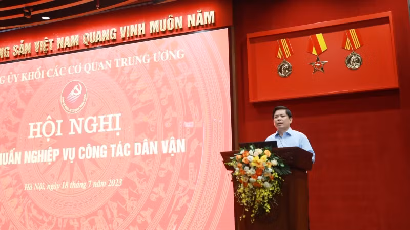 Đồng chí Nguyễn Văn Thể, Ủy viên Trung ương Đảng, Bí thư Đảng ủy Khối phát biểu tại Hội nghị.