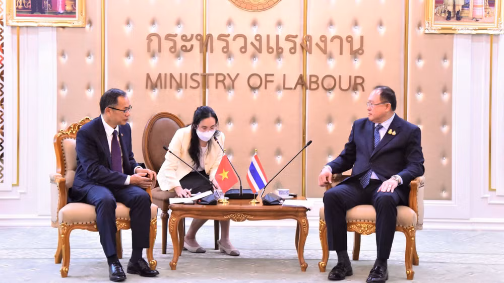 Đại sứ Phan Chí Thành đề nghị phía Thái Lan mở cửa hơn nữa các ngành nghề cho lao động Việt Nam tại Thái Lan.