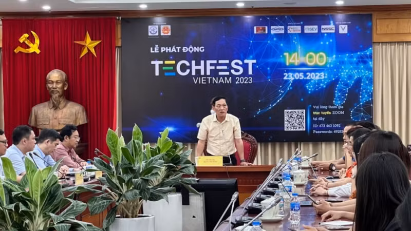 Thứ trưởng Khoa học và Công nghệ Trần Văn Tùng phát biểu tại buổi lễ.