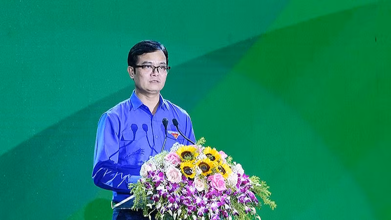 Đồng chí Bùi Quang Huy phát biểu ý kiến tại chương trình.