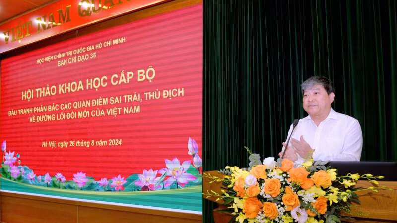Phó Giáo sư, Tiến sĩ Nguyễn Duy Bắc, Phó Giám đốc Thường trực Học viện Chính trị quốc gia Hồ Chí Minh đề dẫn Hội thảo.
