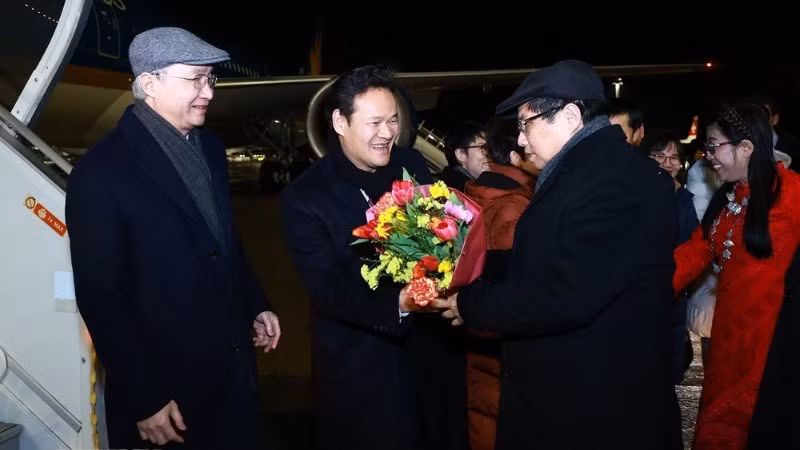 Lễ tiễn Thủ tướng Phạm Minh Chính và Phu nhân kết thúc chuyến tham dự Hội nghị thường niên lần thứ 55 WEF tại Davos, Thụy Sĩ. (Ảnh: Dương Giang/TTXVN) Lễ tiễn Thủ tướng Phạm Minh Chính và Phu nhân kết thúc chuyến tham dự Hội nghị thường niên lần thứ 55 WEF tại Davos, Thụy Sĩ. (Ảnh: Dương Giang/TTXVN)
