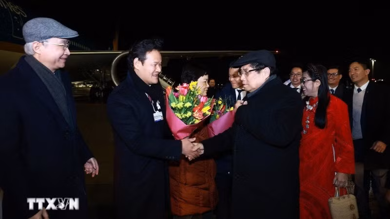 Lễ tiễn Thủ tướng Phạm Minh Chính và Phu nhân kết thúc chuyến tham dự Hội nghị thường niên lần thứ 55 WEF tại Davos, Thụy Sĩ. (Ảnh: Dương Giang/TTXVN) Lễ tiễn Thủ tướng Phạm Minh Chính và Phu nhân kết thúc chuyến tham dự Hội nghị thường niên lần thứ 55 WEF tại Davos, Thụy Sĩ. (Ảnh: Dương Giang/TTXVN)