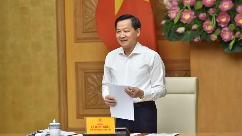 Phó Thủ tướng Lê Minh Khái: Bảo đảm cung cầu hàng hóa, chuẩn bị đầy đủ nguồn hàng nhằm bảo đảm đáp ứng kịp thời nhu cầu của người dân, nhất là các mặt hàng thiết yếu. (Ảnh VGP/Quang Thương)