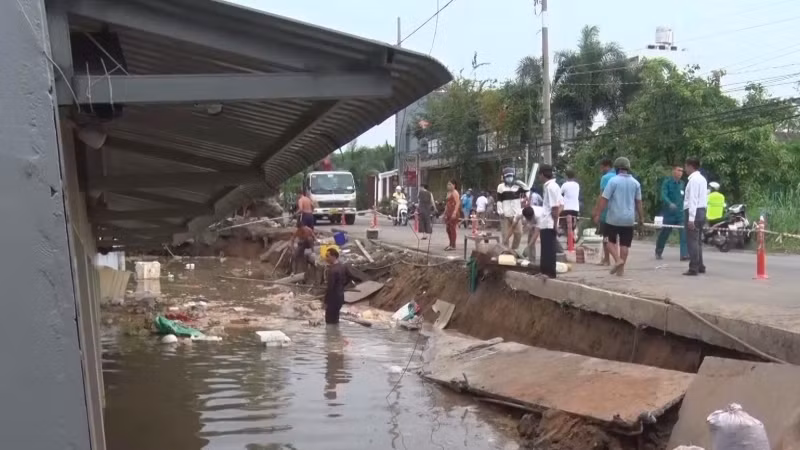 Hiện trạng sạt lở tại khu vực nhà của ông Nguyễn Thanh Nhãn và ông Nguyễn Hoàng Lâm vào ngày 9/6/2023.