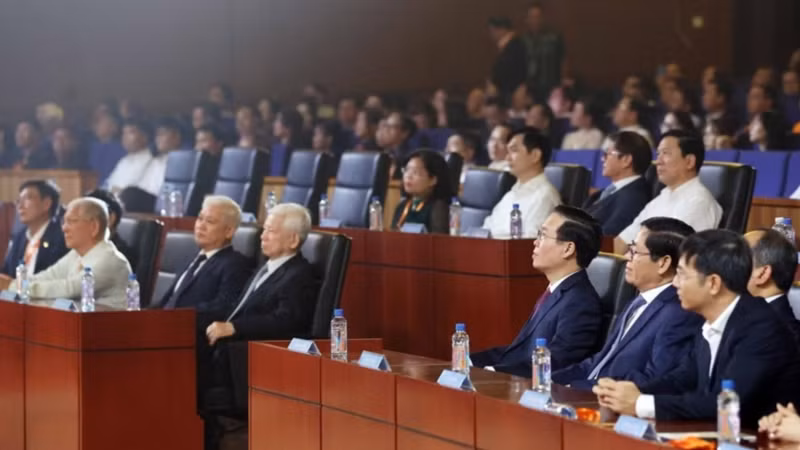 Chiều 15/4, tại Bình Dương, Chủ tịch nước Võ Văn Thưởng, nguyên Chủ tịch nước Nguyễn Minh Triết và các lãnh đạo tỉnh dự lễ kỷ niệm 85 năm thành lập Vovinam Việt võ đạo (1938-2023). (Ảnh: Thống Nhất/TTXVN) Chiều 15/4, tại Bình Dương, Chủ tịch nước Võ Văn Thưởng, nguyên Chủ tịch nước Nguyễn Minh Triết và các lãnh đạo tỉnh dự lễ kỷ niệm 85 năm thành lập Vovinam Việt võ đạo (1938-2023). (Ảnh: Thống Nhất/TTXVN)