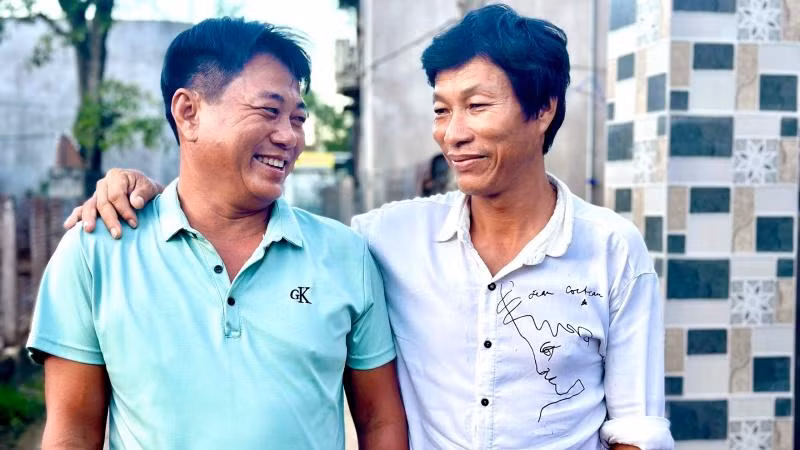 May mắn còn sống sau hoạn nạn, anh Trần Nhân và Nguyễn Vũ mong muốn được tiếp sức để theo nghề biển. May mắn còn sống sau hoạn nạn, anh Trần Nhân và Nguyễn Vũ mong muốn được tiếp sức để theo nghề biển.