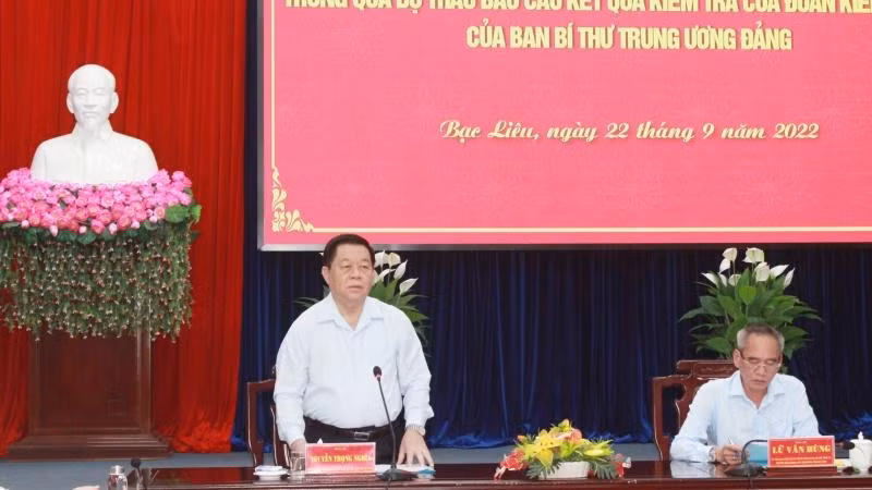 Đồng chí Nguyễn Trọng Nghĩa phát biểu ý kiến chỉ đạo tại Hội nghị.