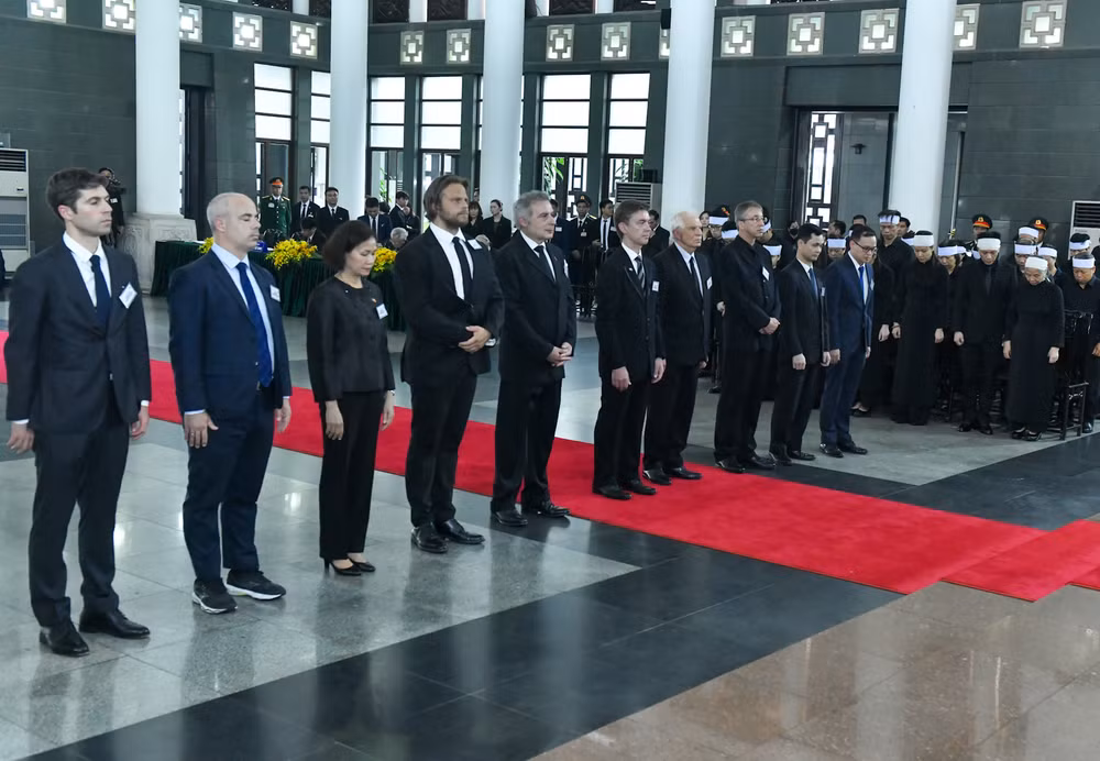Toàn cảnh Lễ viếng Tổng Bí thư Nguyễn Phú Trọng: Trang nghiêm và xúc động ảnh 121 Toàn cảnh Lễ viếng Tổng Bí thư Nguyễn Phú Trọng: Trang nghiêm và xúc động ảnh 121