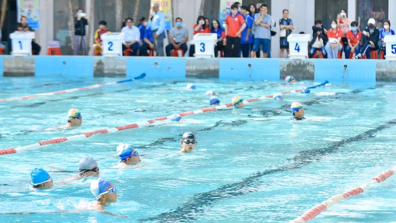 Các lớp dạy bơi rất hữu ích cho trẻ em nhằm phòng, chống đuối nước.