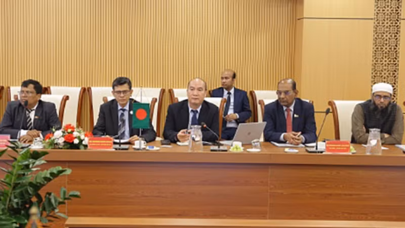 Bộ trưởng Nội các Bangladesh Mohammad Mahbub Hossain cùng đoàn công tác tại buổi làm việc. (Ảnh: Tâm Trung)