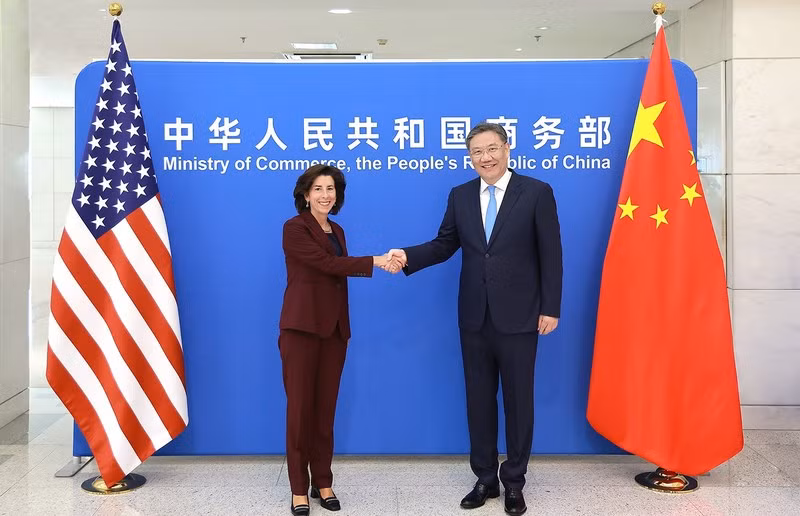 Bộ trưởng Thương mại Trung Quốc Vương Văn Đào và Bộ trưởng Thương mại Mỹ Gina Raimondo. (Ảnh: mofcom.gov.cn)