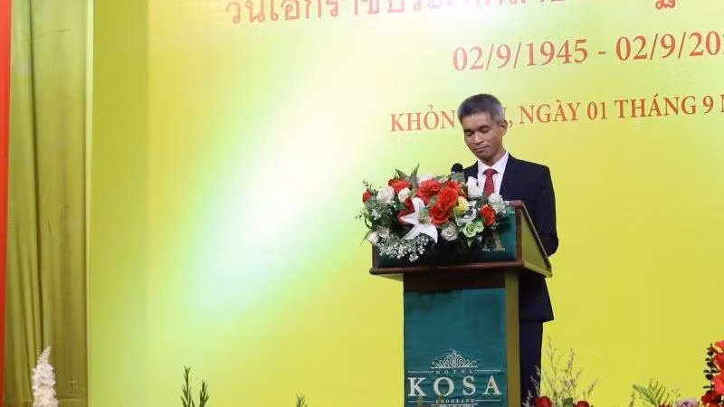 Tổng Lãnh sự Việt Nam tại Khon Kaen Chu Đức Dũng phát biểu tại buổi lễ. Tổng Lãnh sự Việt Nam tại Khon Kaen Chu Đức Dũng phát biểu tại buổi lễ.