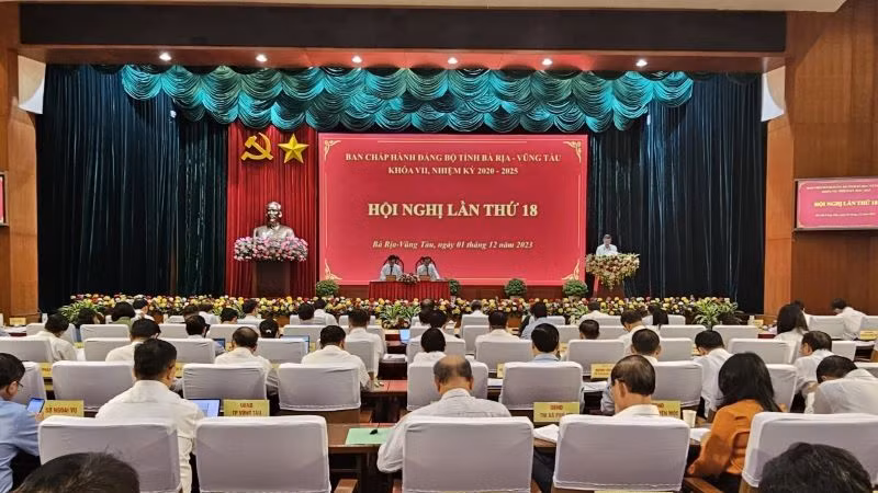 Toàn cảnh Hội nghị Ban Chấp hành Đảng bộ tỉnh lần thứ 18.