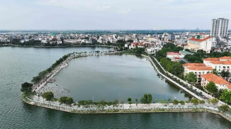 Hồ cá Koi rộng 3,5ha với 3 mặt giáp với Hồ Tây thành điểm đến mới tại quận Tây Hồ (Hà Nội).