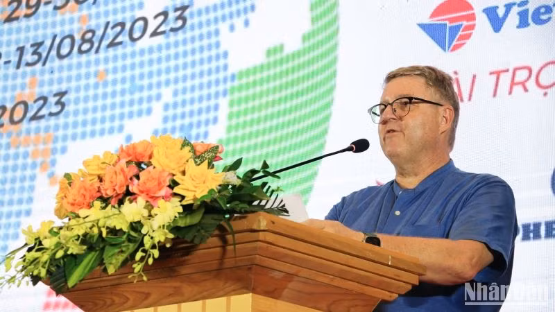 Ông Troels Jakobsen, Trưởng bộ phận Thương mại, Tham tán Thương mại, Đại sứ quán Đan Mạch phát biểu tại lễ trao giải. Ông Troels Jakobsen, Trưởng bộ phận Thương mại, Tham tán Thương mại, Đại sứ quán Đan Mạch phát biểu tại lễ trao giải.