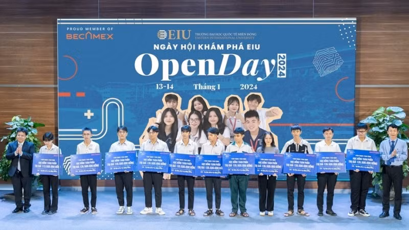 EIU trao các suất học bổng toàn phần, học bổng nữ sinh khối ngành kỹ thuật cho các em học sinh đủ điều kiện sau khi đăng ký, xét tuyển vào Nhà trường theo hình thức 3 học kỳ.
